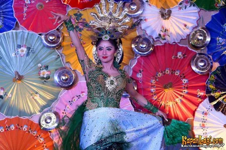 Foto Dewi Perssik