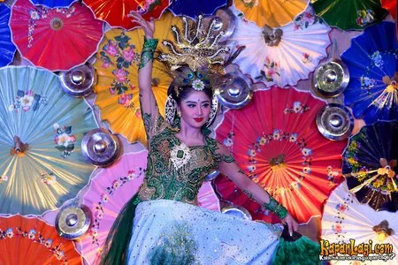 Foto Dewi Perssik