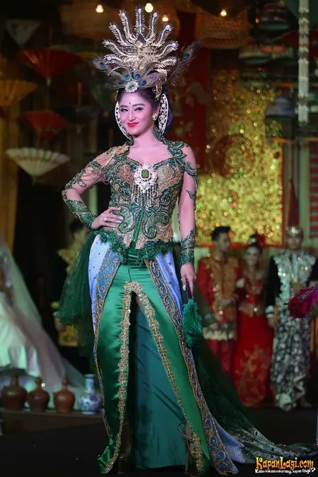 Foto Dewi Perssik