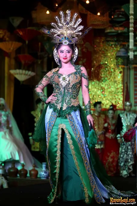 Foto Dewi Perssik