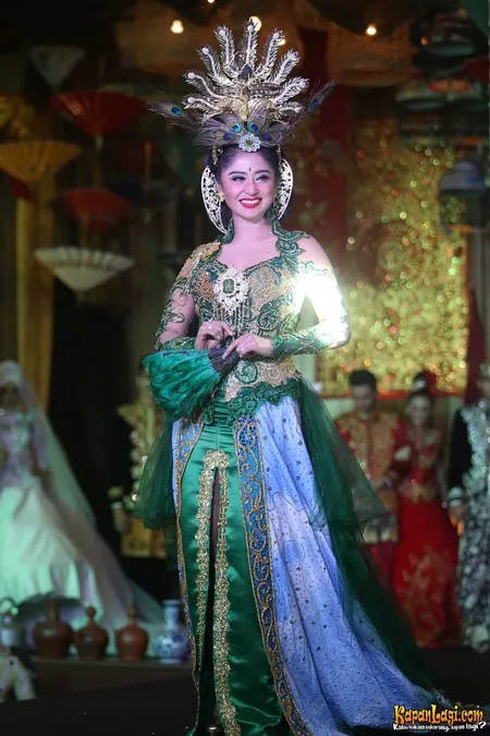 Foto Dewi Perssik