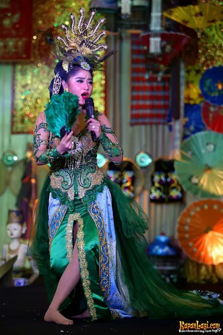 Foto Dewi Perssik