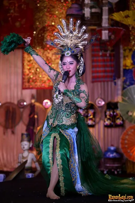Foto Dewi Perssik
