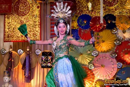 Foto Dewi Perssik
