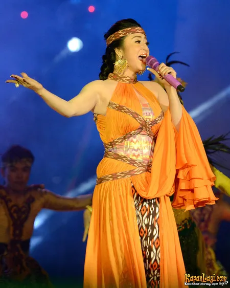 Foto Dewi Perssik