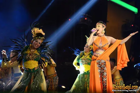 Foto Dewi Perssik