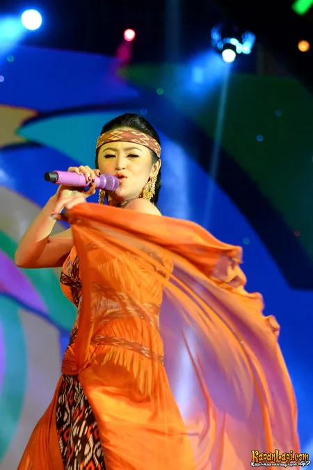 Foto Dewi Perssik