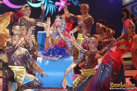 Foto Dewi Perssik