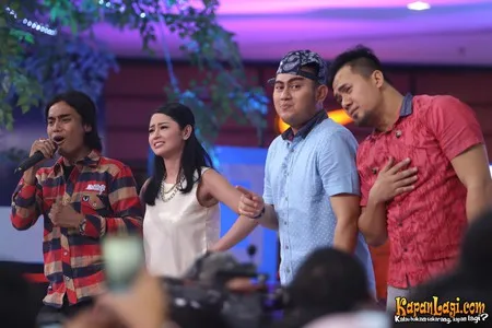 Foto Dewi Perssik