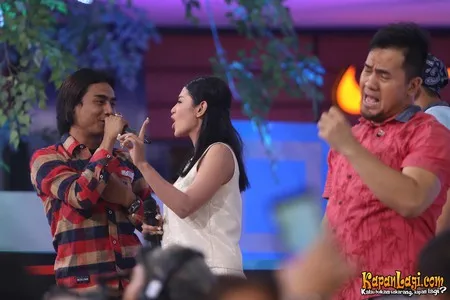 Foto Dewi Perssik