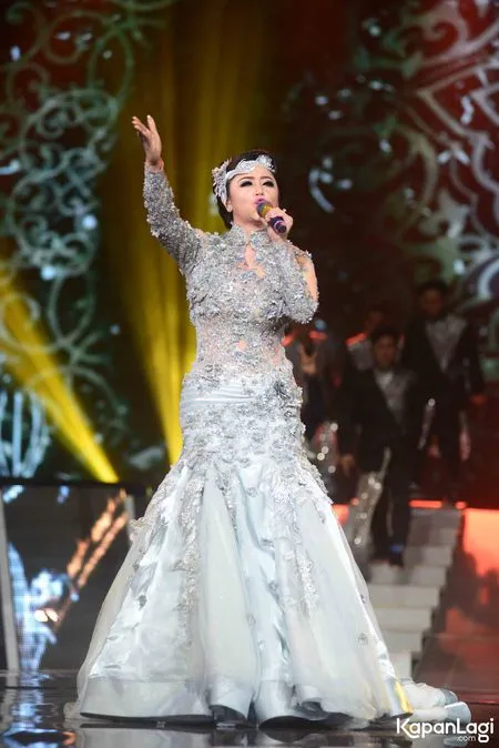 Foto Dewi Perssik