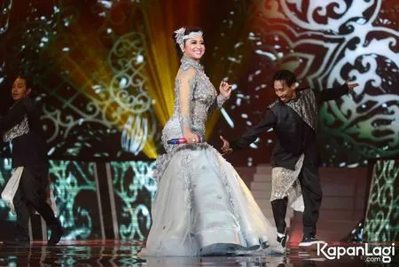 Foto Dewi Perssik