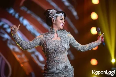 Foto Dewi Perssik