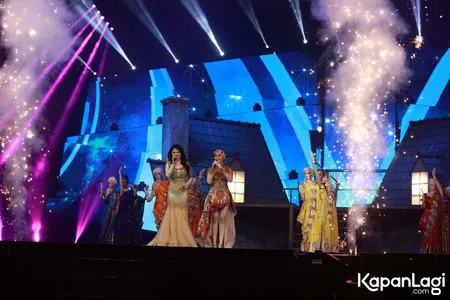 Foto Dewi Perssik