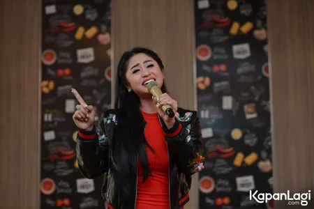 Foto Dewi Perssik
