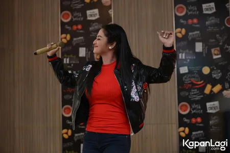 Foto Dewi Perssik