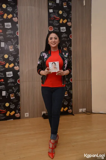 Foto Dewi Perssik