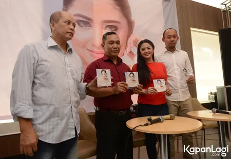 Foto Dewi Perssik