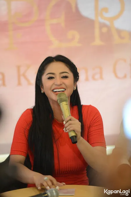 Foto Dewi Perssik