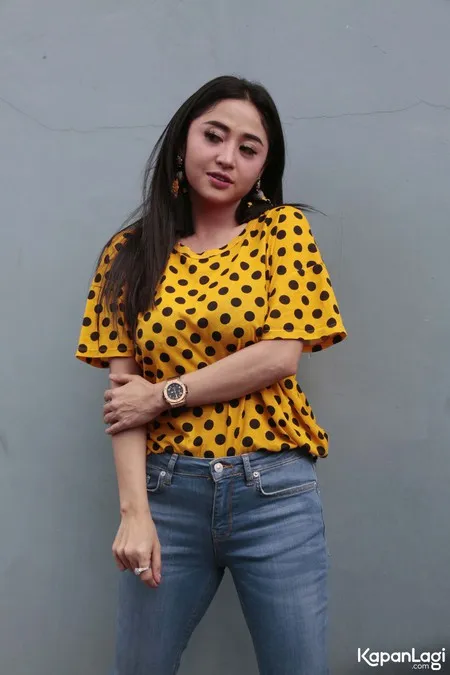 Foto Dewi Perssik
