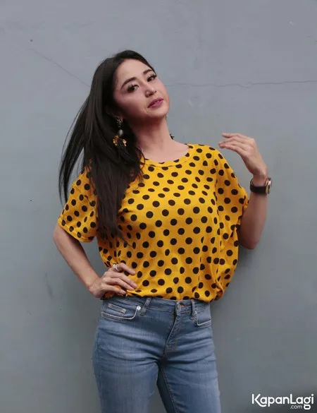 Foto Dewi Perssik