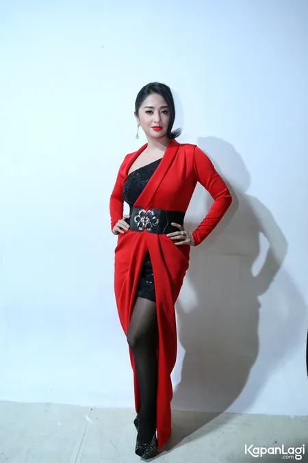 Foto Dewi Perssik
