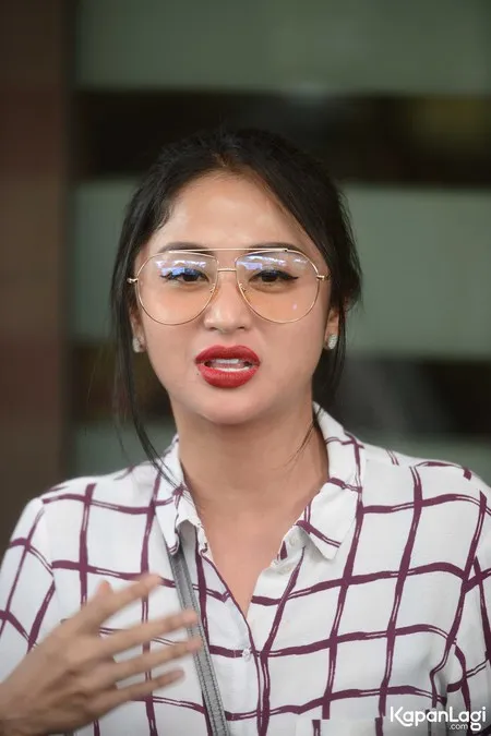 Foto Dewi Perssik