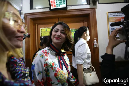 Foto Dewi Perssik
