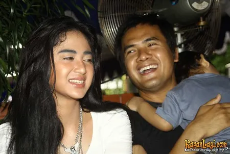 Foto Dewi Perssik