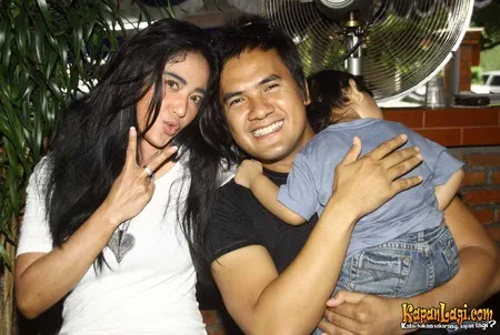 Foto Dewi Perssik
