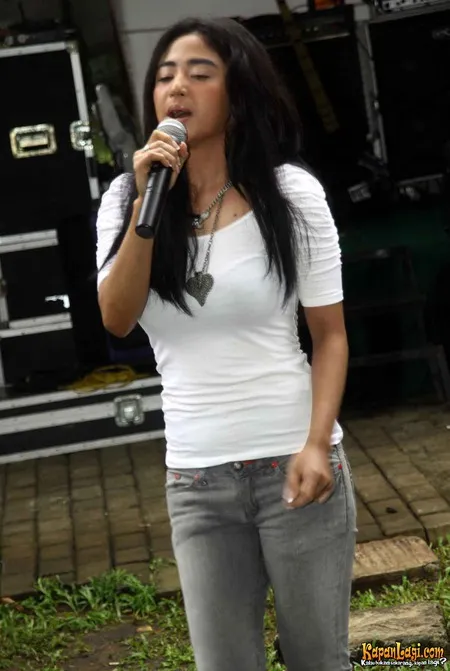 Foto Dewi Perssik