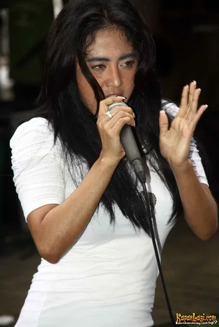 Foto Dewi Perssik