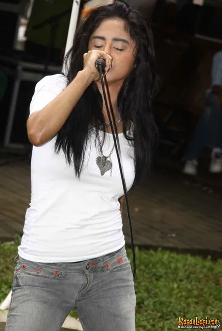 Foto Dewi Perssik