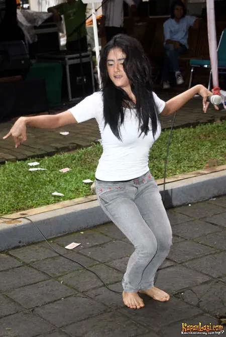Foto Dewi Perssik