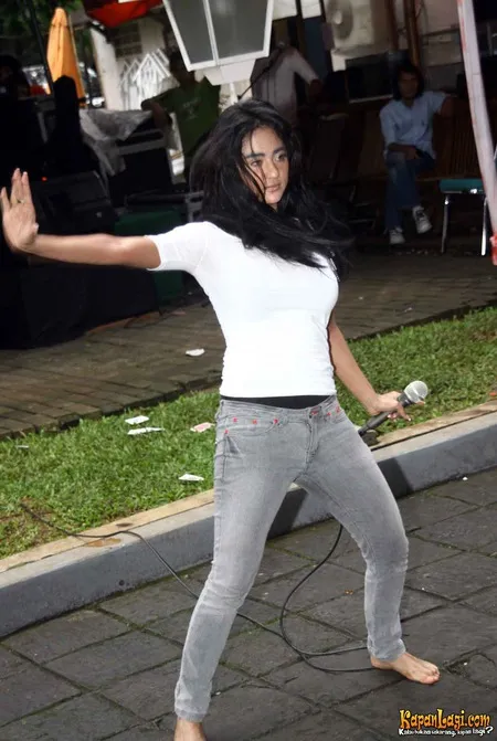 Foto Dewi Perssik