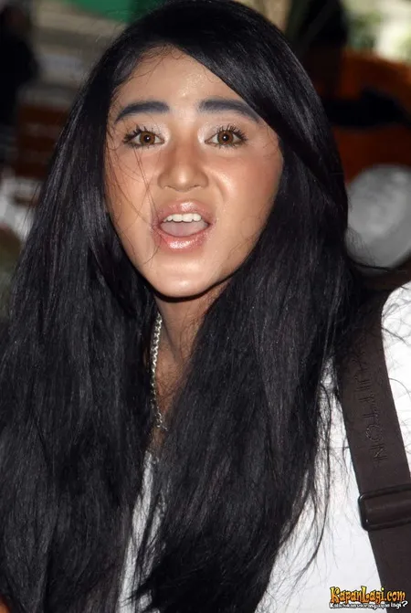 Foto Dewi Perssik