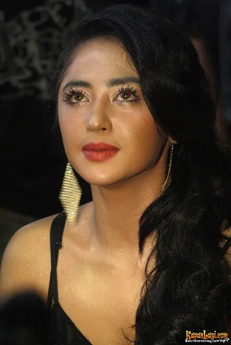 Foto Dewi Perssik