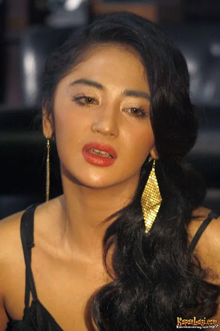 Foto Dewi Perssik