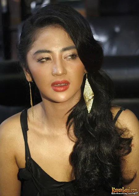 Foto Dewi Perssik
