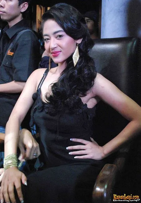 Foto Dewi Perssik