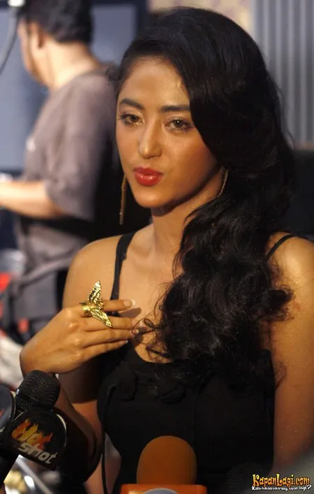 Foto Dewi Perssik