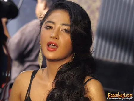 Foto Dewi Perssik