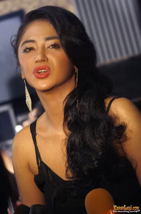 Foto Dewi Perssik