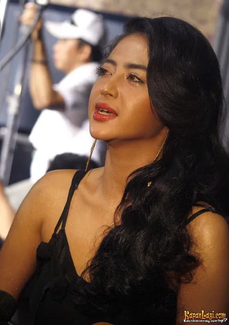 Foto Dewi Perssik