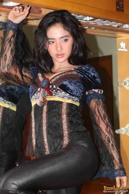 Foto Dewi Perssik