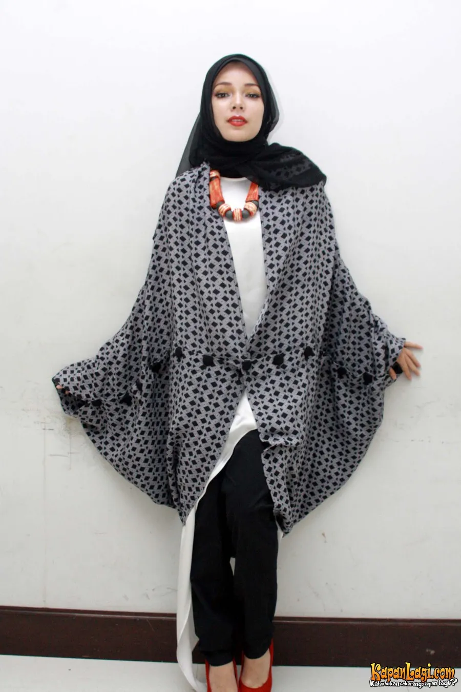 Dewi Sandra makin cantik dengan berhijab