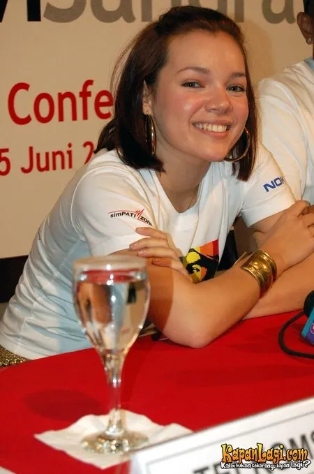 Foto Dewi Sandra