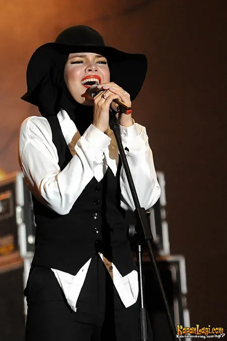 Foto Dewi Sandra