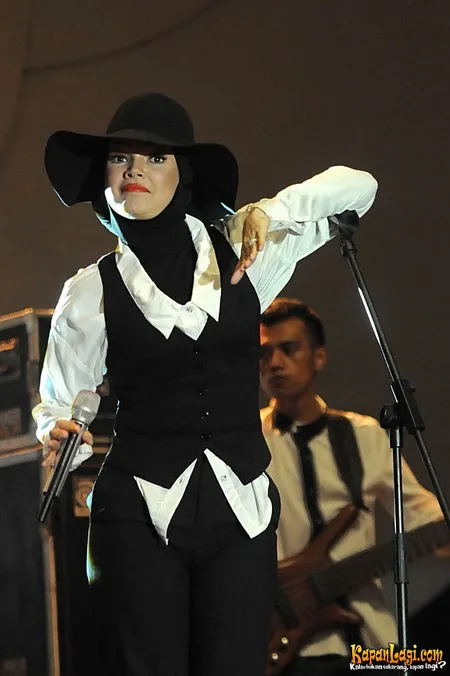 Foto Dewi Sandra