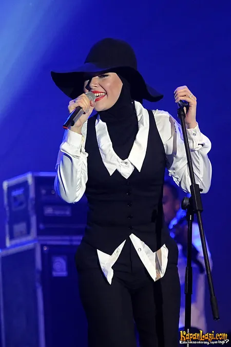 Foto Dewi Sandra
